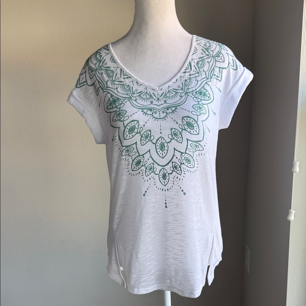 Brisas women’s white & green scoop neck top